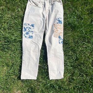 White boyfriend Jeans size4 with Floral Patches